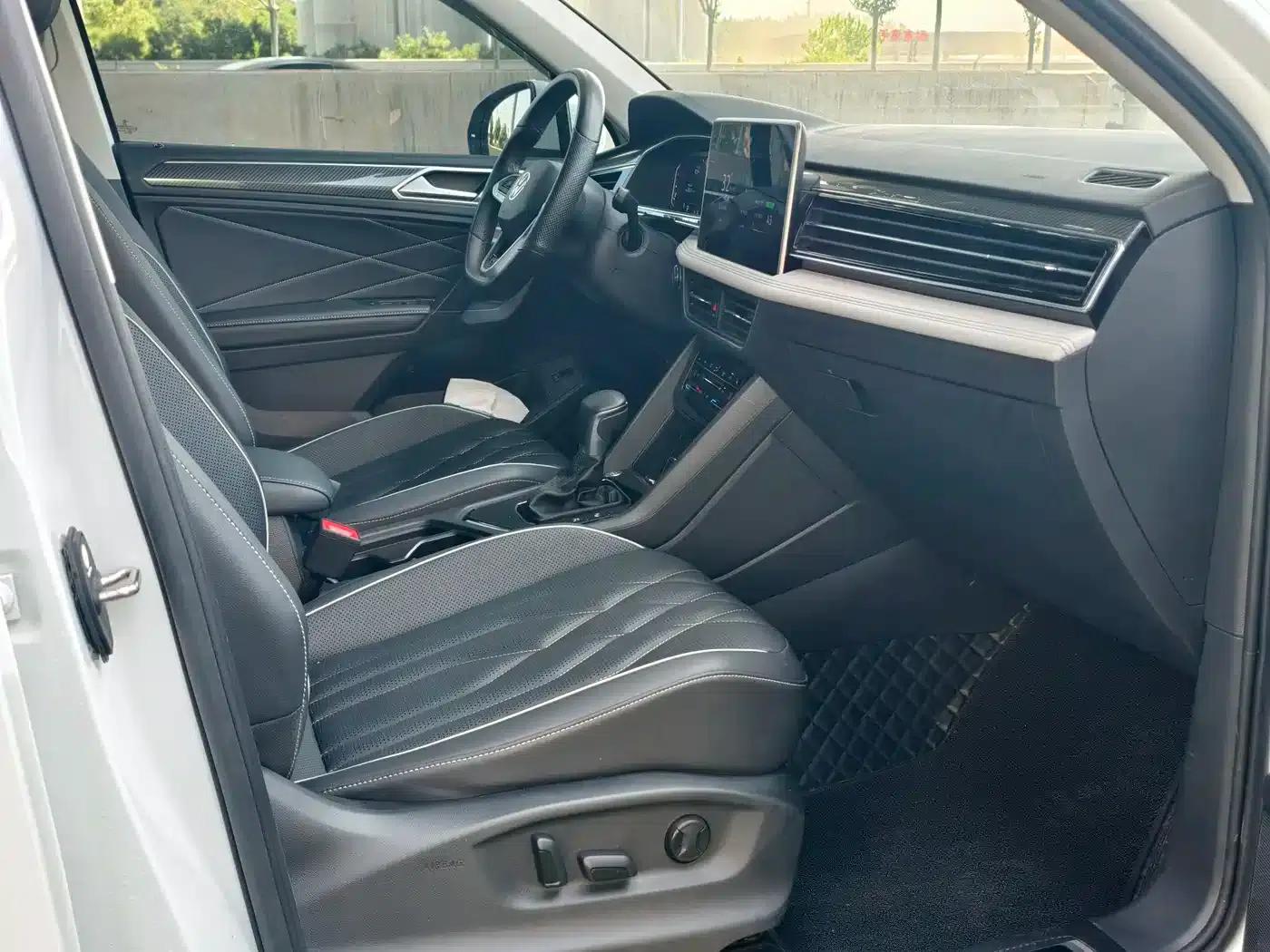 Tiguan L 2024 330TSI Automatic 2WD R-Line Premium Edition — миниатюра 10