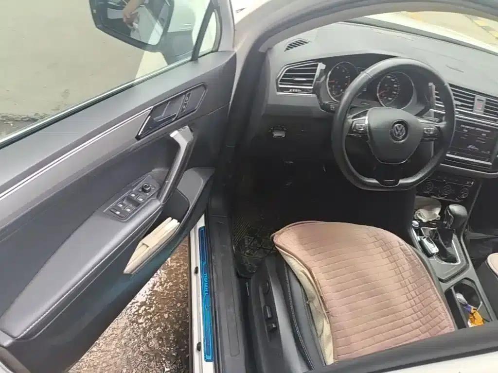 Tiguan L 2018 330TSI Automatic 2WD Comfort Edition — миниатюра 16