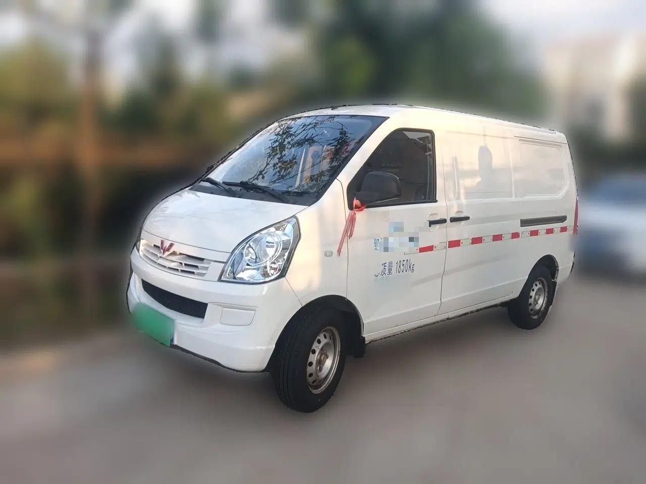 Wuling Rongguang S 2018 Wuling Rongguang S light-duty closed-body van, manual transmission, 1.2-liter engine, 2 seats — миниатюра 1