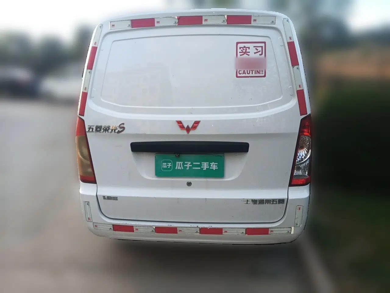Wuling Rongguang S 2018 Wuling Rongguang S light-duty closed-body van, manual transmission, 1.2-liter engine, 2 seats — миниатюра 5