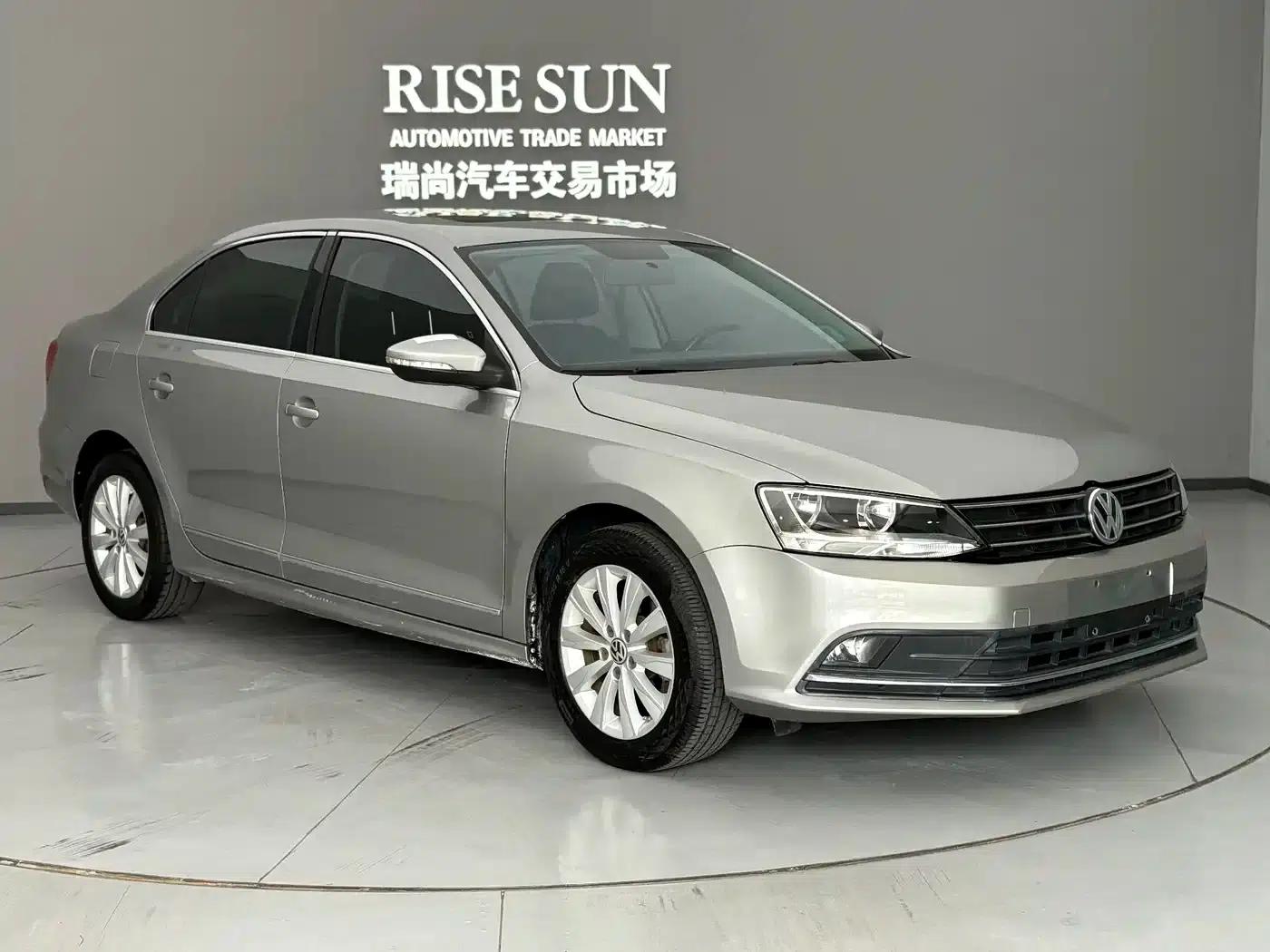 2015 Volkswagen Sagitar 1.6L Automatic Fashion Edition — миниатюра 2