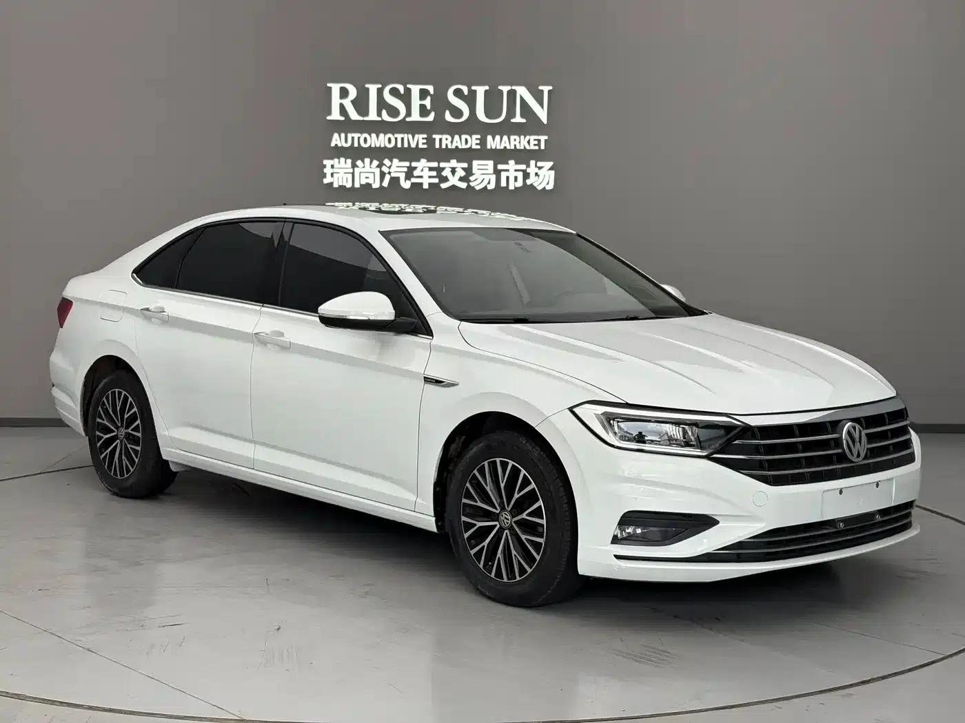 2021 Volkswagen Sagitar 280TSI DSG Luxury Intelligent Edition — миниатюра 3
