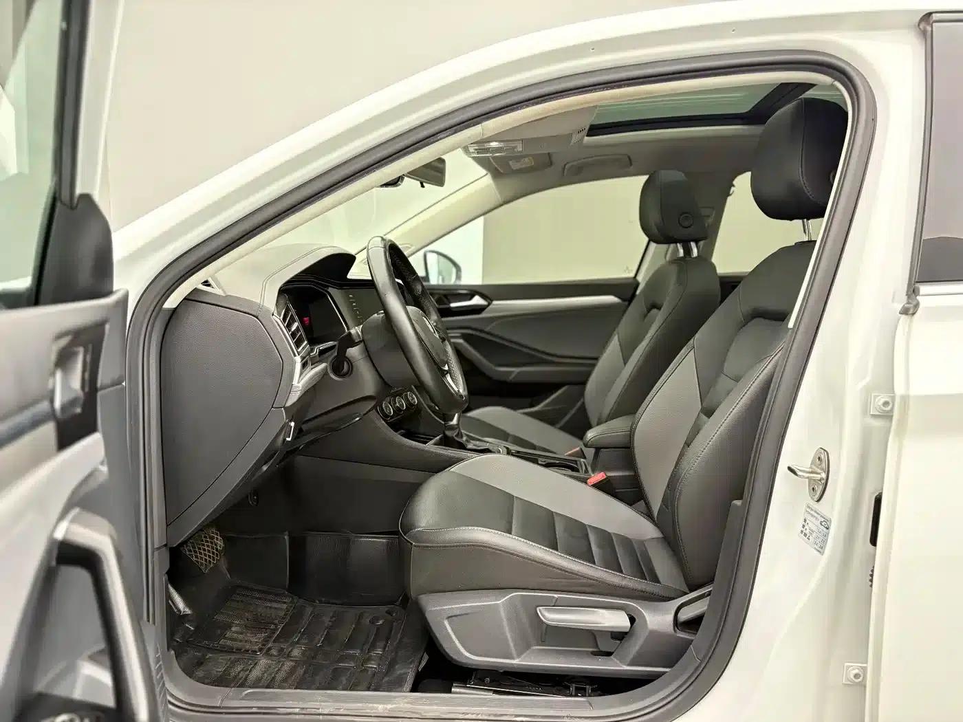 2021 Volkswagen Sagitar 280TSI DSG Luxury Intelligent Edition — миниатюра 4