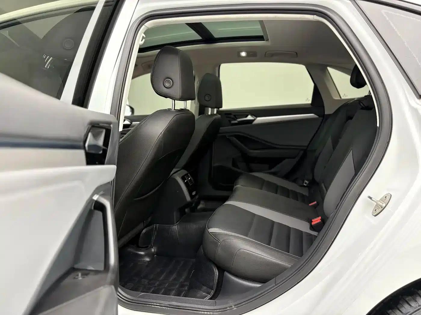 2021 Volkswagen Sagitar 280TSI DSG Luxury Intelligent Edition — миниатюра 5