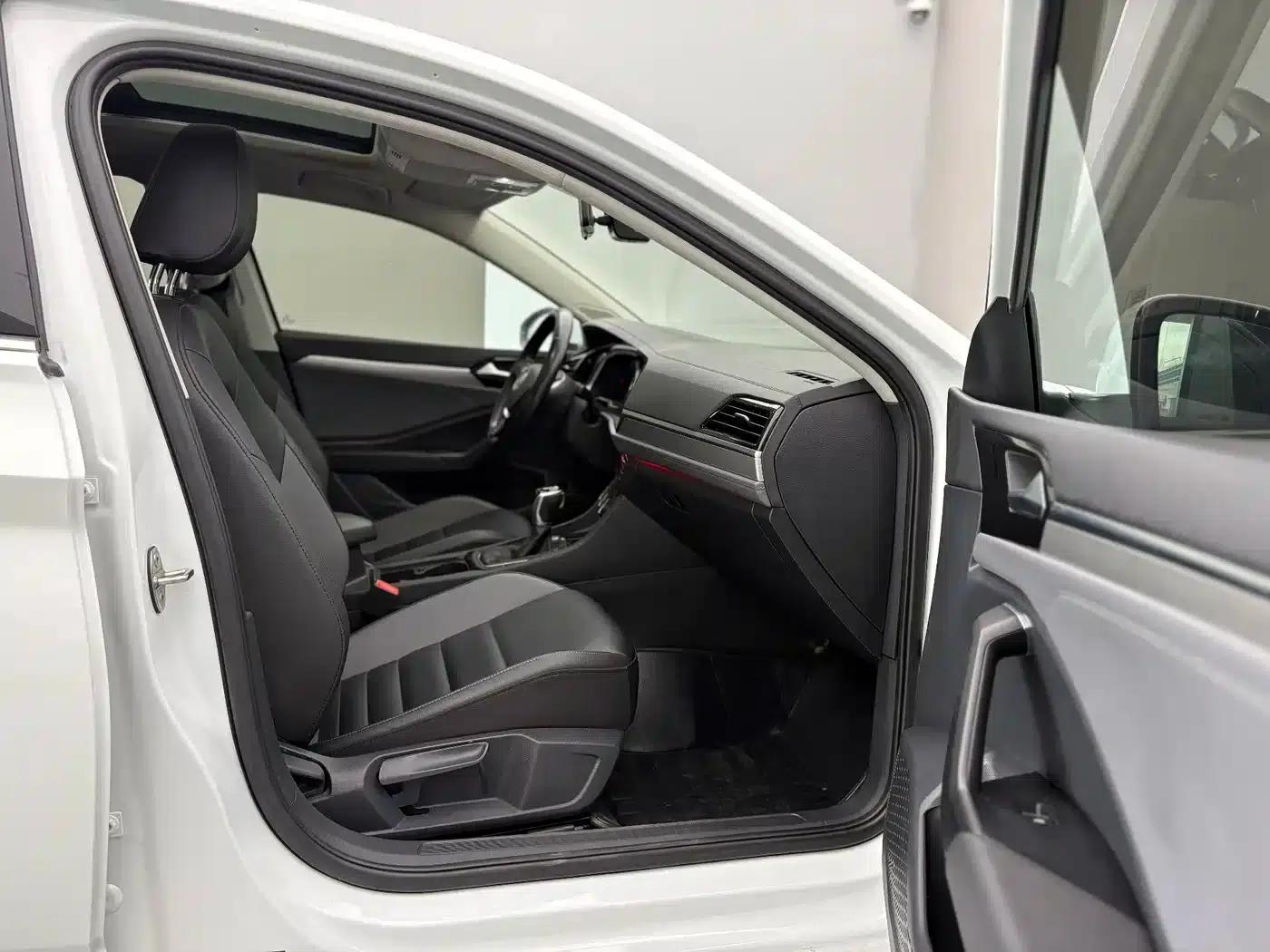 2021 Volkswagen Sagitar 280TSI DSG Luxury Intelligent Edition — миниатюра 6