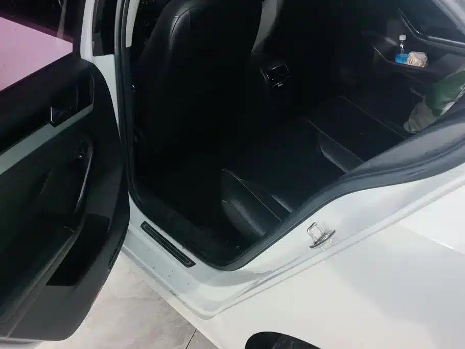 2018 Volkswagen Sagitar 1.6L Automatic Comfort Model — миниатюра 11