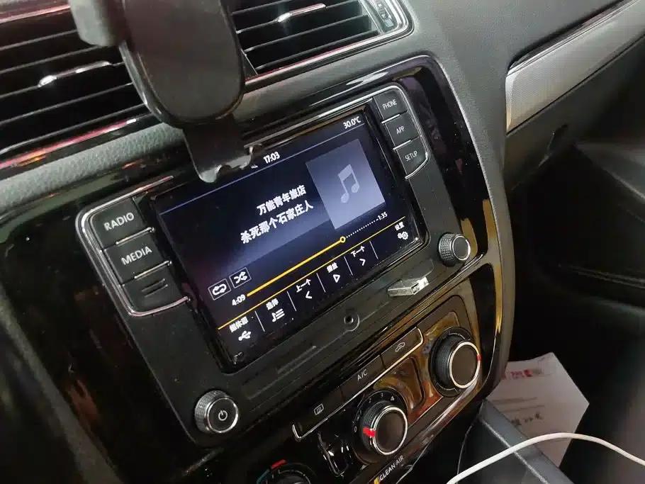 2018 Volkswagen Sagitar 1.6L Automatic Comfort Model — миниатюра 13