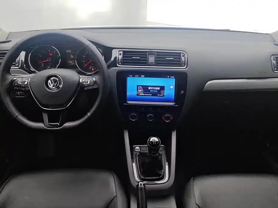 2017 Volkswagen Sagitar 230TSI Manual Comfort Edition — миниатюра 12