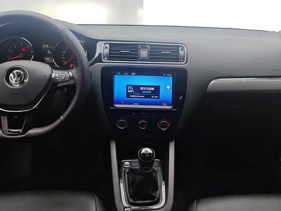 2017 Volkswagen Sagitar 230TSI Manual Comfort Edition — миниатюра 13
