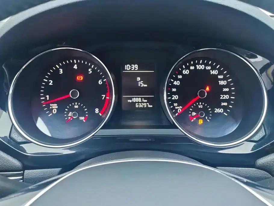 2017 Volkswagen Sagitar 230TSI Manual Comfort Edition — миниатюра 14
