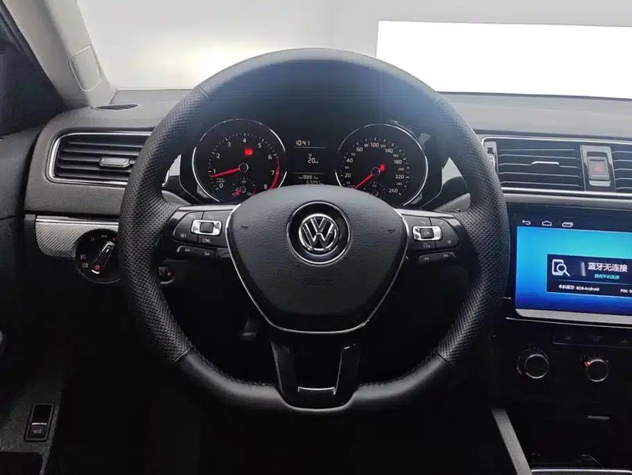 2017 Volkswagen Sagitar 230TSI Manual Comfort Edition — миниатюра 15