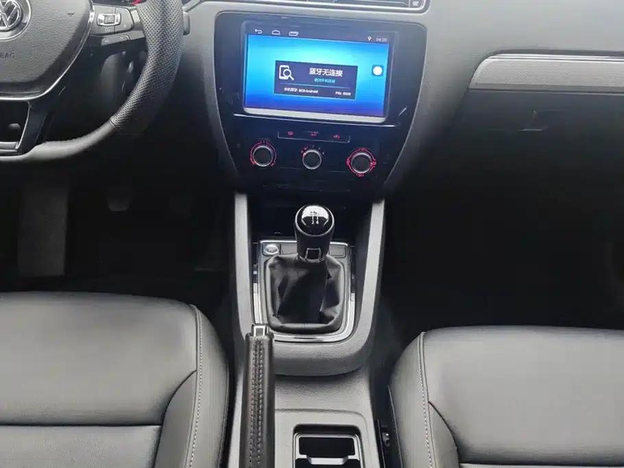 2017 Volkswagen Sagitar 230TSI Manual Comfort Edition — миниатюра 16