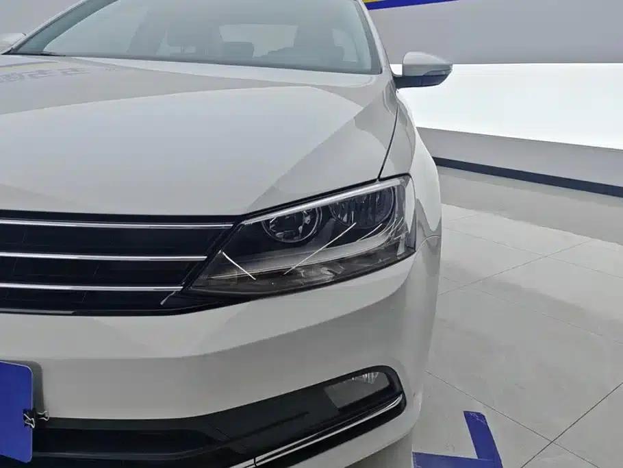 2017 Volkswagen Sagitar 230TSI Manual Comfort Edition — миниатюра 5