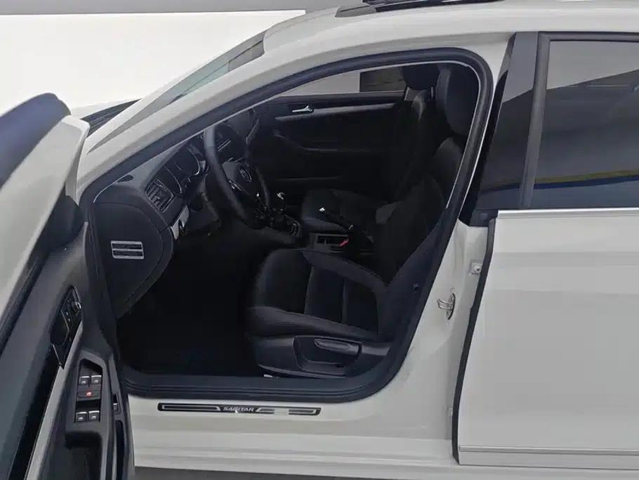 2017 Volkswagen Sagitar 230TSI Manual Comfort Edition — миниатюра 9