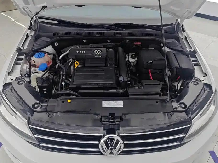 2017 Volkswagen Sagitar 230TSI Manual Comfort Edition — миниатюра 10