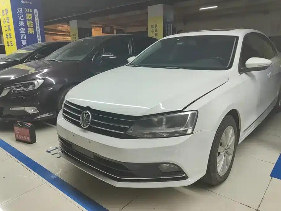 2015 Volkswagen Sagitar 230TSI Automatic Comfort Model — миниатюра 1