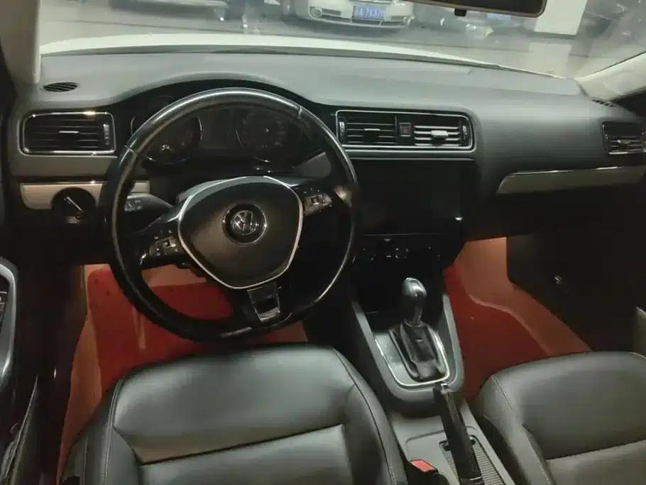 2015 Volkswagen Sagitar 230TSI Automatic Comfort Model — миниатюра 12