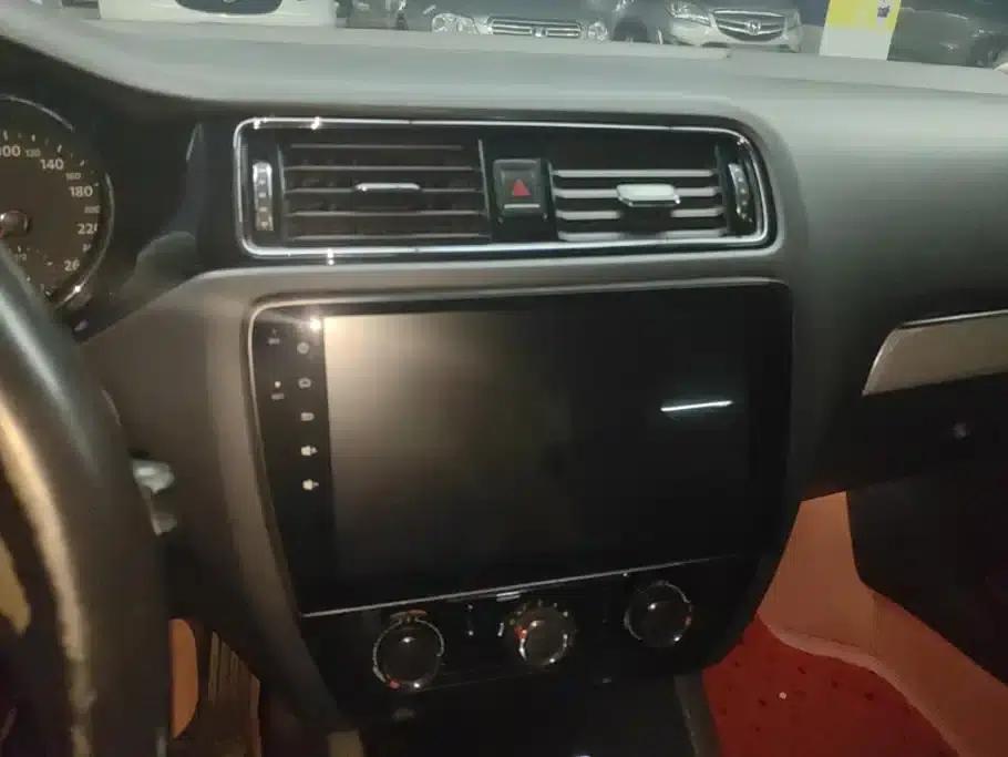 2015 Volkswagen Sagitar 230TSI Automatic Comfort Model — миниатюра 13
