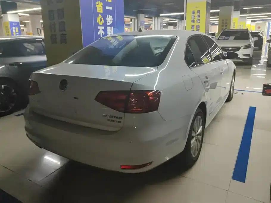 2015 Volkswagen Sagitar 230TSI Automatic Comfort Model — миниатюра 3