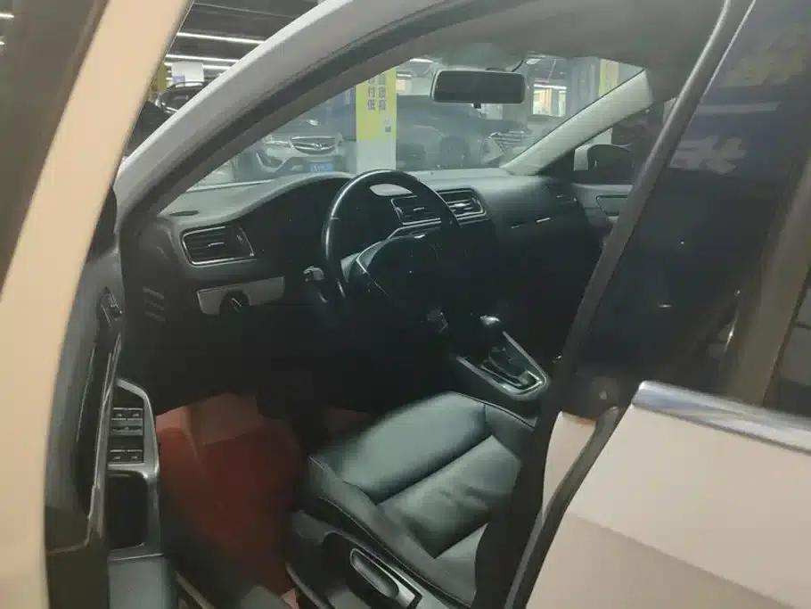 2015 Volkswagen Sagitar 230TSI Automatic Comfort Model — миниатюра 9