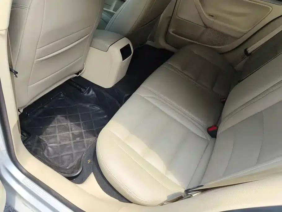 2011 Volkswagen Sagitar 1.6L Automatic Special Edition — миниатюра 11