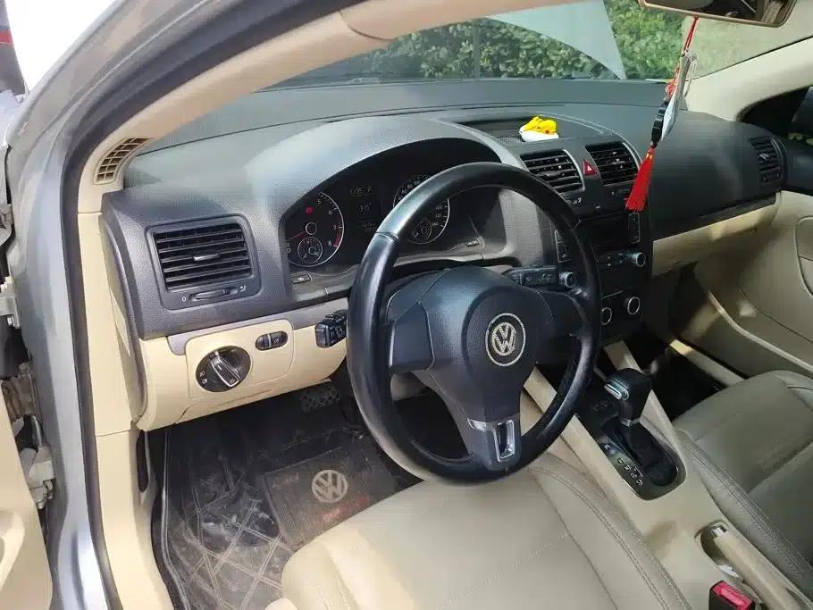 2011 Volkswagen Sagitar 1.6L Automatic Special Edition — миниатюра 12