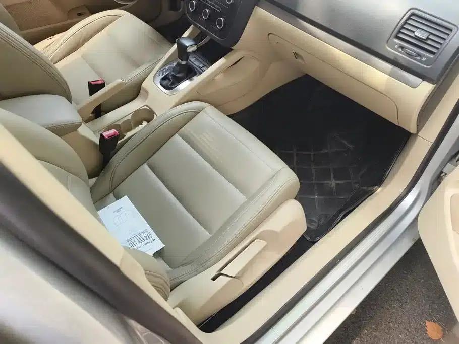 2011 Volkswagen Sagitar 1.6L Automatic Special Edition — миниатюра 8