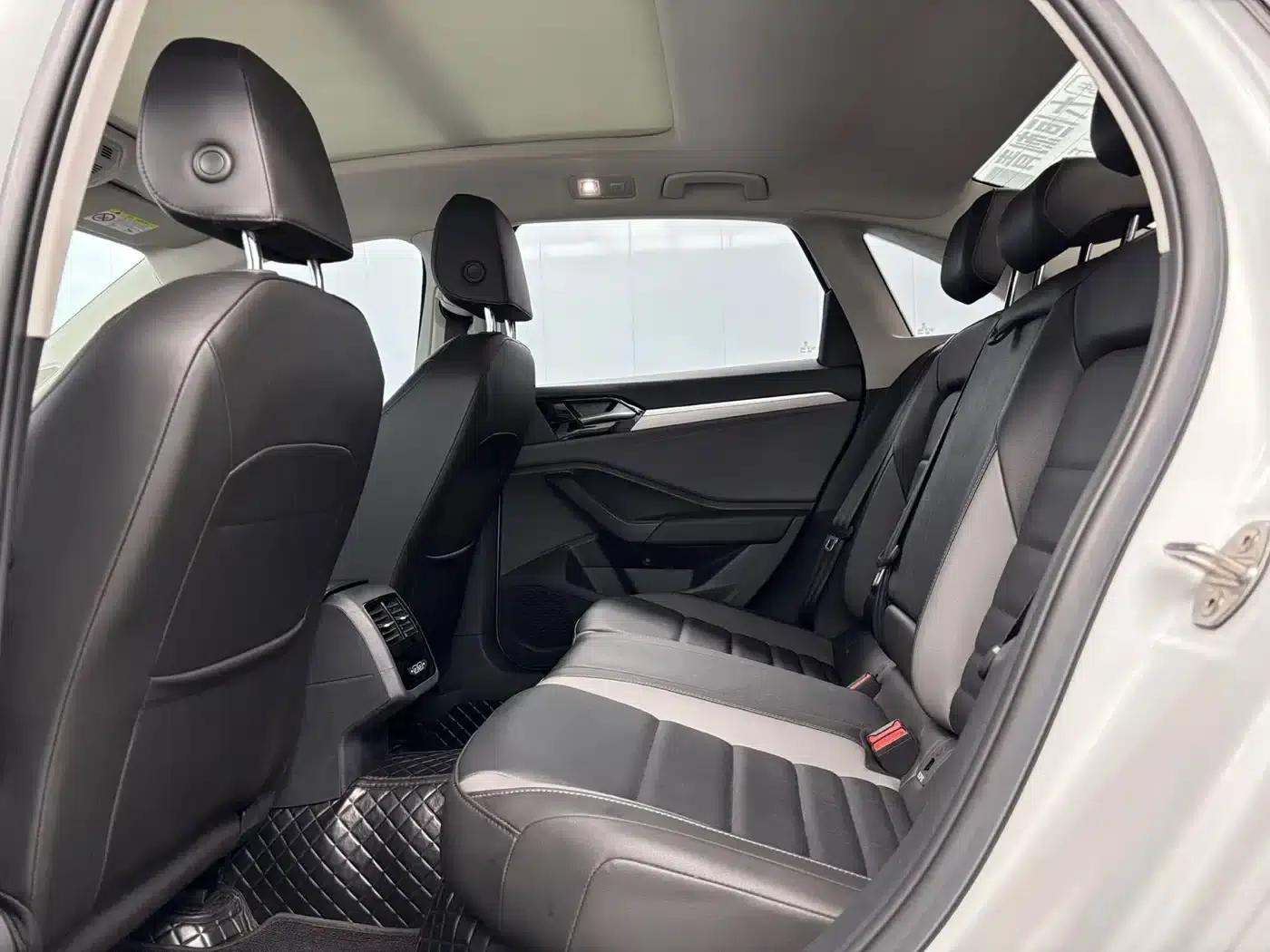 2022 Volkswagen Sagitar 280TSI DSG Excellence Edition — миниатюра 5