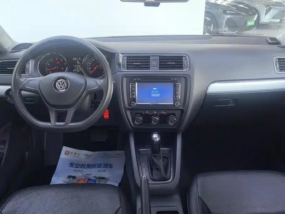 2015 Volkswagen Sagitar 1.6L Automatic Fashion Edition — миниатюра 12