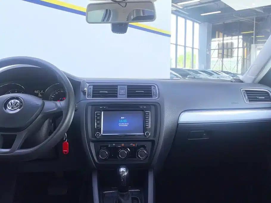 2015 Volkswagen Sagitar 1.6L Automatic Fashion Edition — миниатюра 13