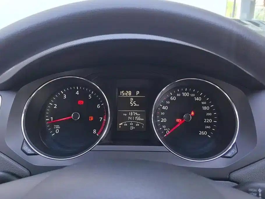 2015 Volkswagen Sagitar 1.6L Automatic Fashion Edition — миниатюра 14