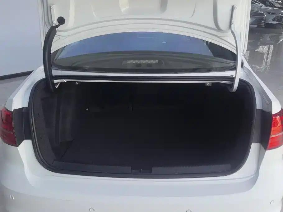 2015 Volkswagen Sagitar 1.6L Automatic Fashion Edition — миниатюра 4
