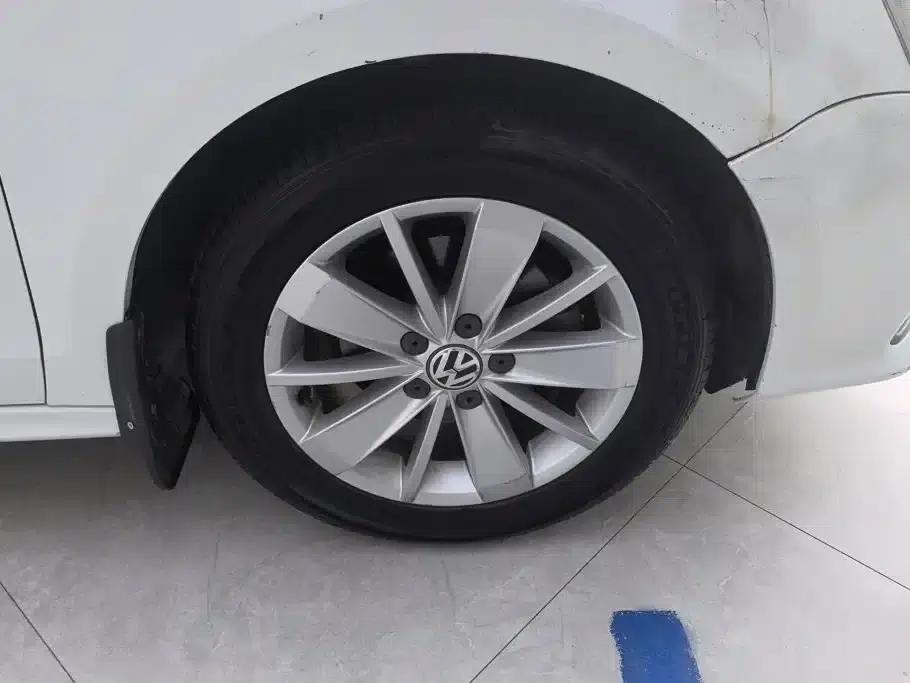 2015 Volkswagen Sagitar 1.6L Automatic Fashion Edition — миниатюра 6