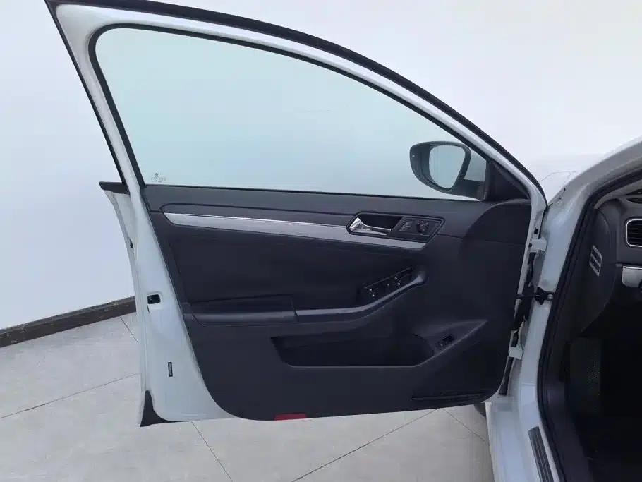 2015 Volkswagen Sagitar 1.6L Automatic Fashion Edition — миниатюра 7