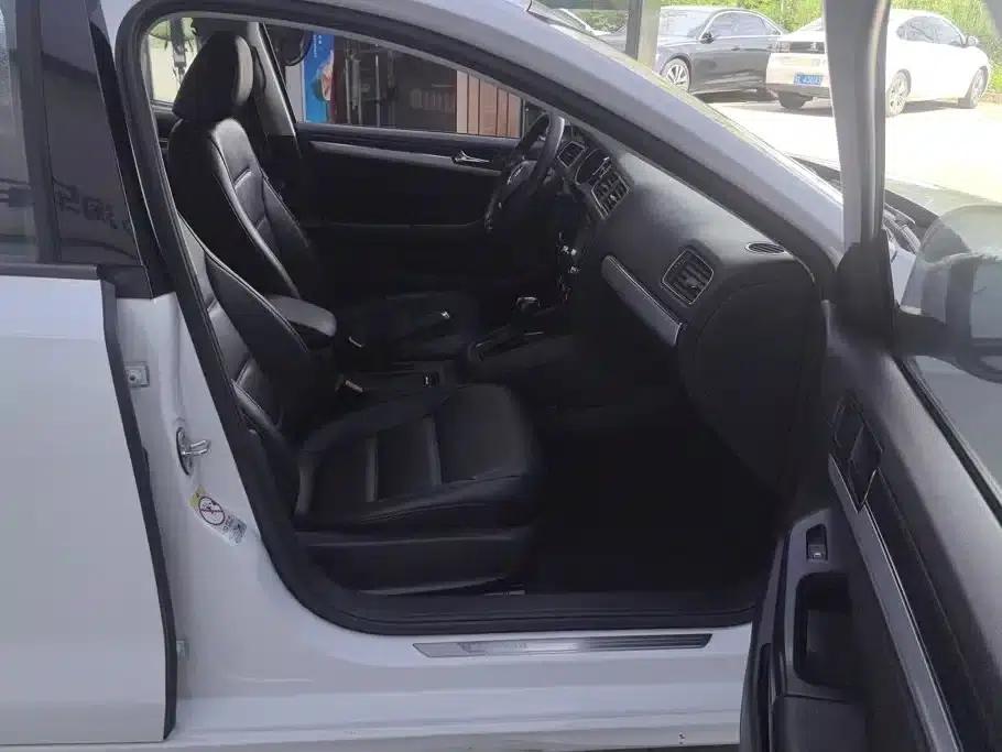 2015 Volkswagen Sagitar 1.6L Automatic Fashion Edition — миниатюра 8
