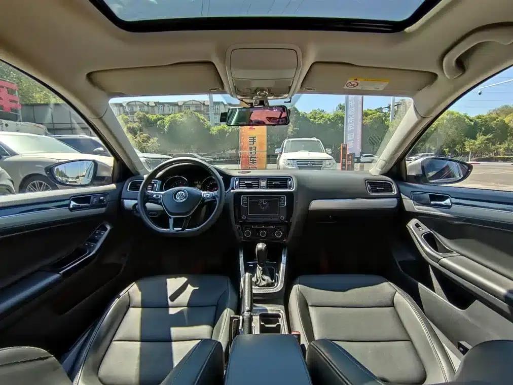 2017 Volkswagen Sagitar 1.6L Automatic Comfort Edition — миниатюра 9