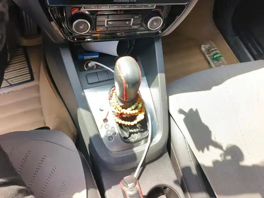 2014 Volkswagen Sagitar Facelift 1.4TSI Automatic Luxury — миниатюра 16