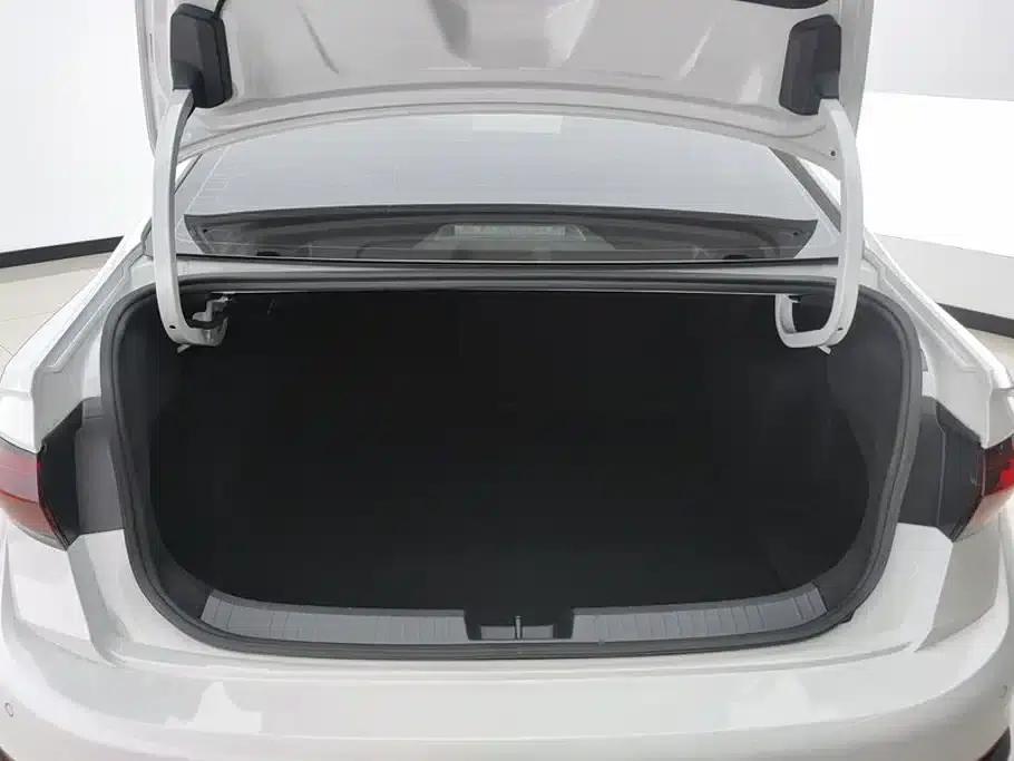 2024 Volkswagen Sagitar 300TSI DSG Flying Edition — миниатюра 4