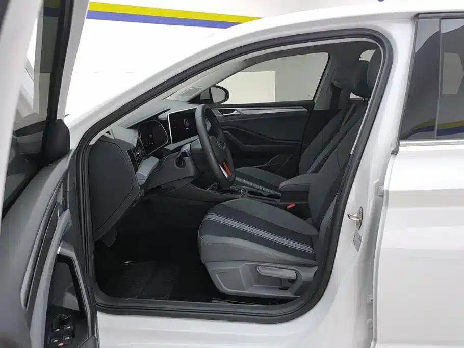 2024 Volkswagen Sagitar 300TSI DSG Flying Edition — миниатюра 9