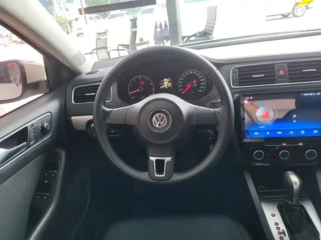 2014 Volkswagen Sagitar Facelift 1.6L Automatic Comfort Model — миниатюра 11