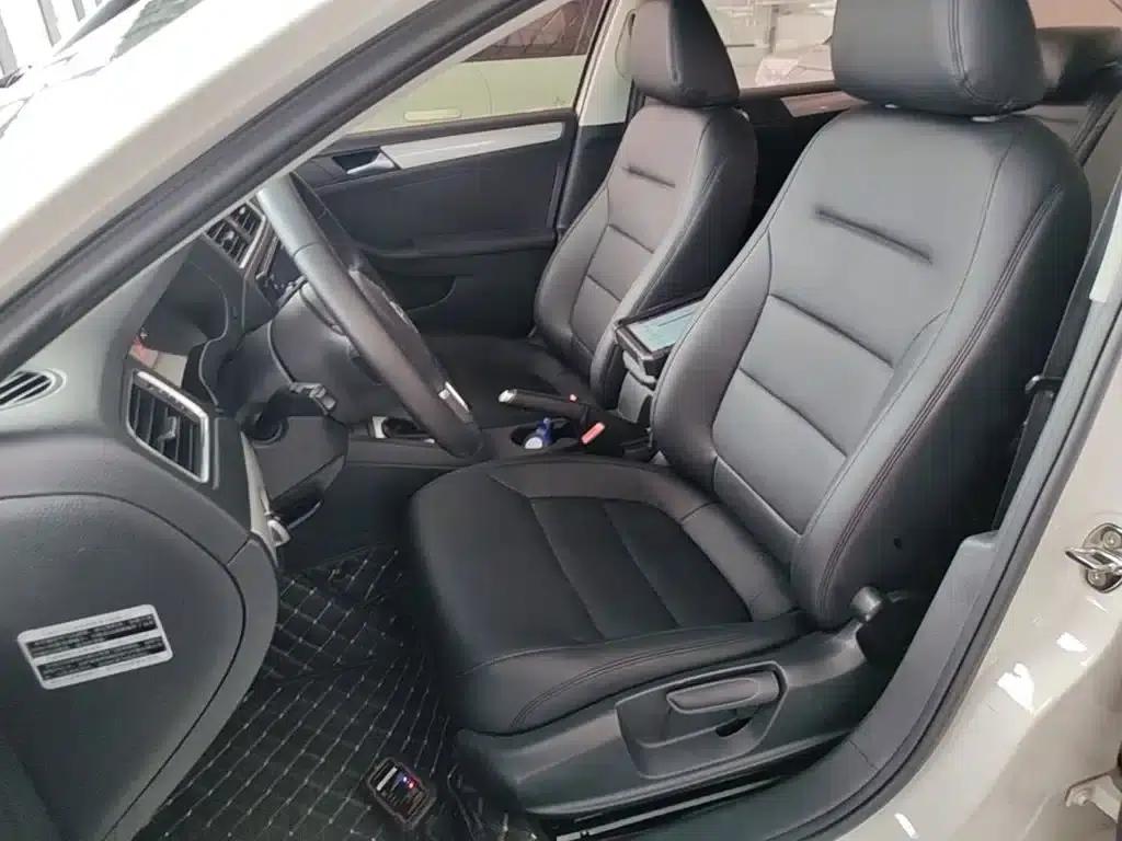 2014 Volkswagen Sagitar Facelift 1.6L Automatic Comfort Model — миниатюра 15