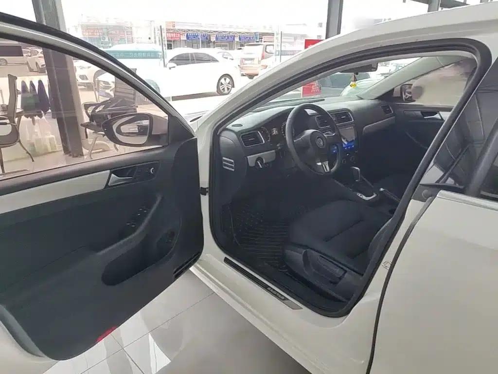 2014 Volkswagen Sagitar Facelift 1.6L Automatic Comfort Model — миниатюра 16