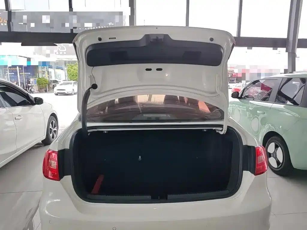 2014 Volkswagen Sagitar Facelift 1.6L Automatic Comfort Model — миниатюра 19