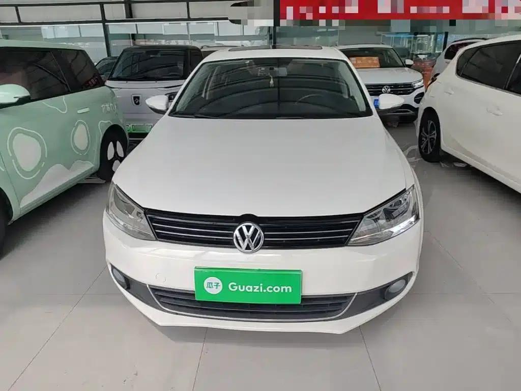2014 Volkswagen Sagitar Facelift 1.6L Automatic Comfort Model — миниатюра 3