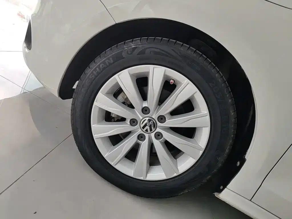 2014 Volkswagen Sagitar Facelift 1.6L Automatic Comfort Model — миниатюра 23