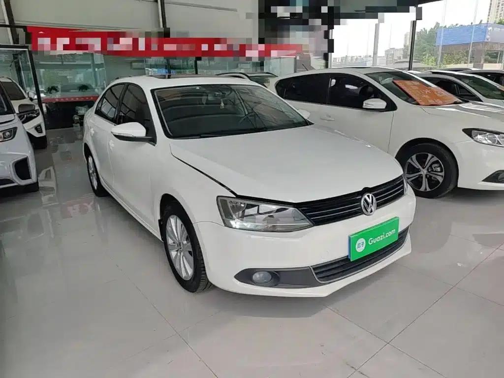 2014 Volkswagen Sagitar Facelift 1.6L Automatic Comfort Model — миниатюра 4