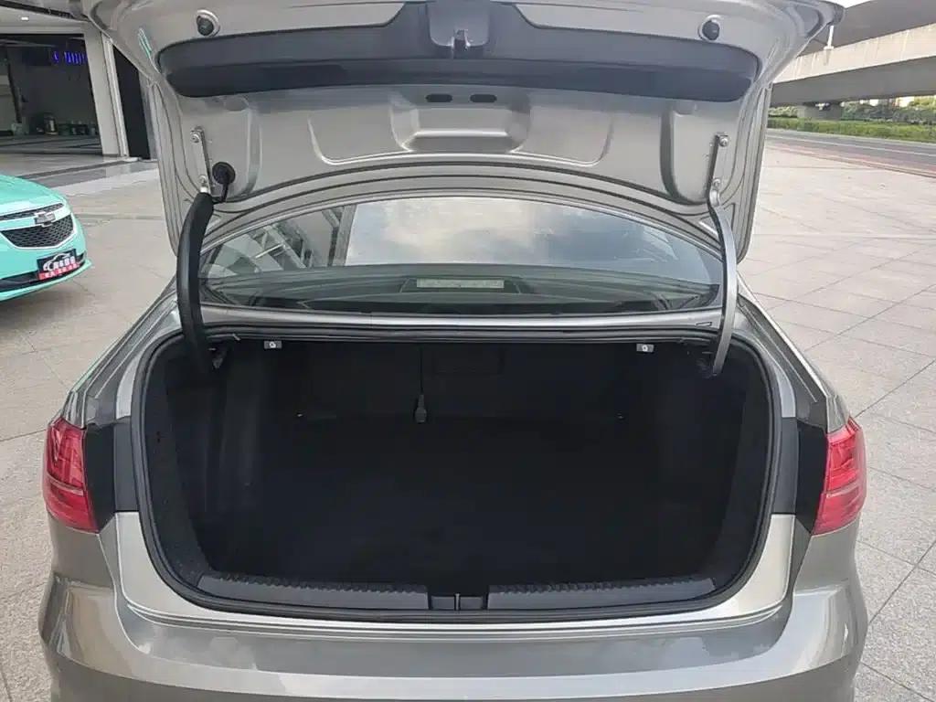 2015 Volkswagen Sagitar 1.6L Automatic Comfort Model — миниатюра 19