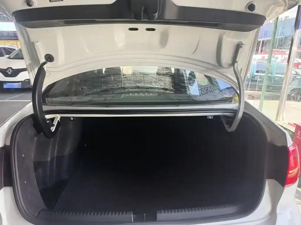 2017 Volkswagen Sagitar 1.6L Automatic Comfort Edition — миниатюра 19