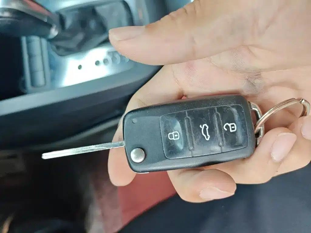 2014 Volkswagen Sagitar Facelift 1.6L Automatic Comfort Model — миниатюра 12