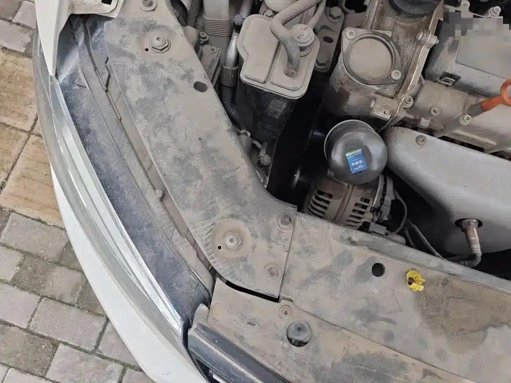 2014 Volkswagen Sagitar Facelift 1.6L Automatic Comfort Model — миниатюра 21